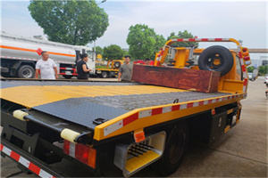 九龙附近拖车电话号码服务